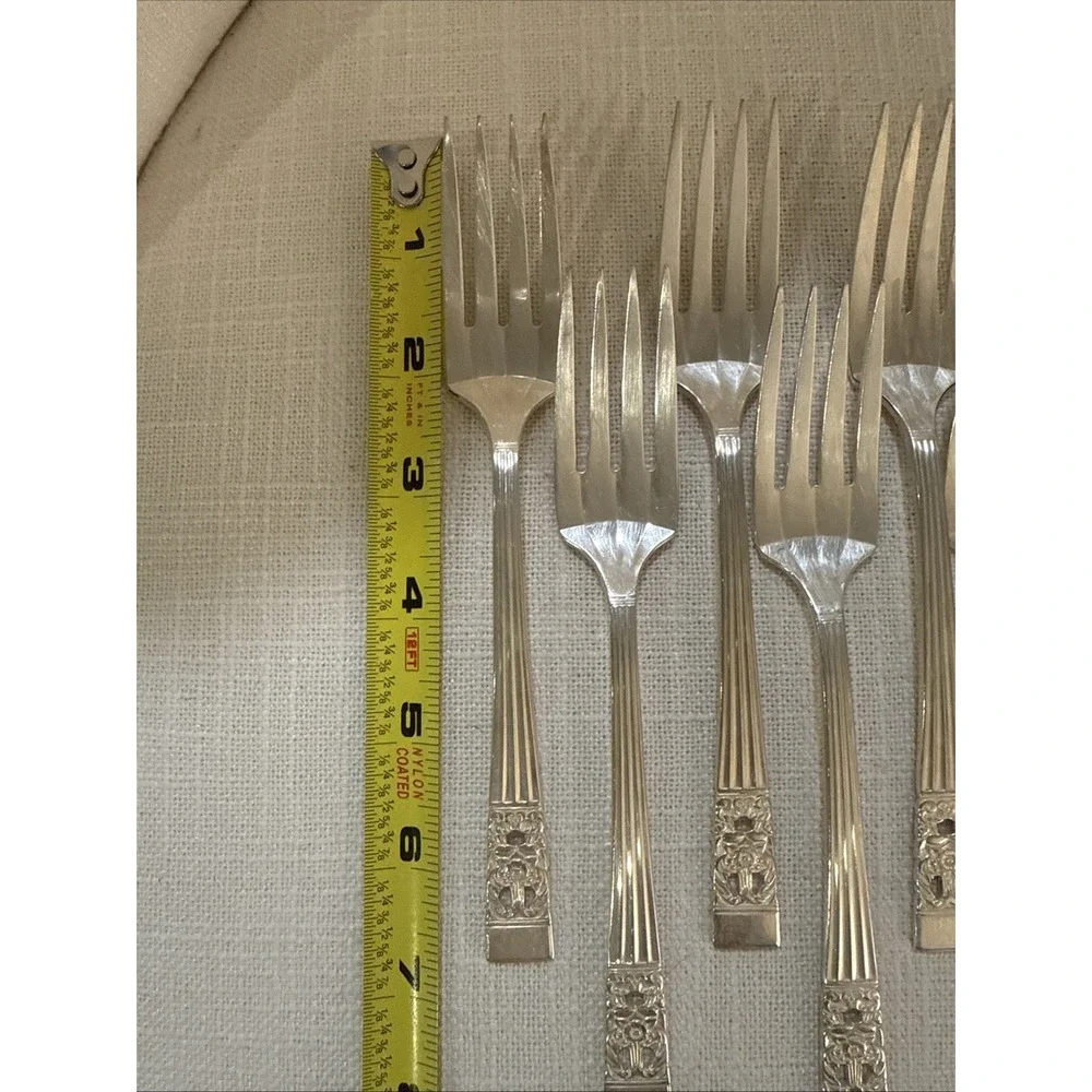 Oneida Community CORONATION Salad Forks NICE‎ Vintage Silver Plate SET of 8